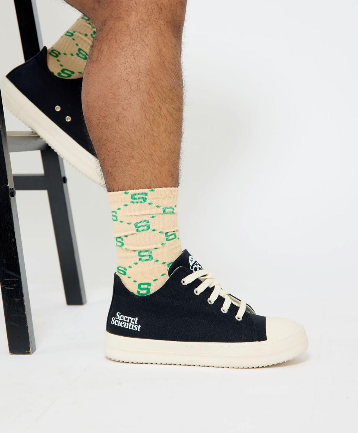 Hidden hotsell brown socks with green logo